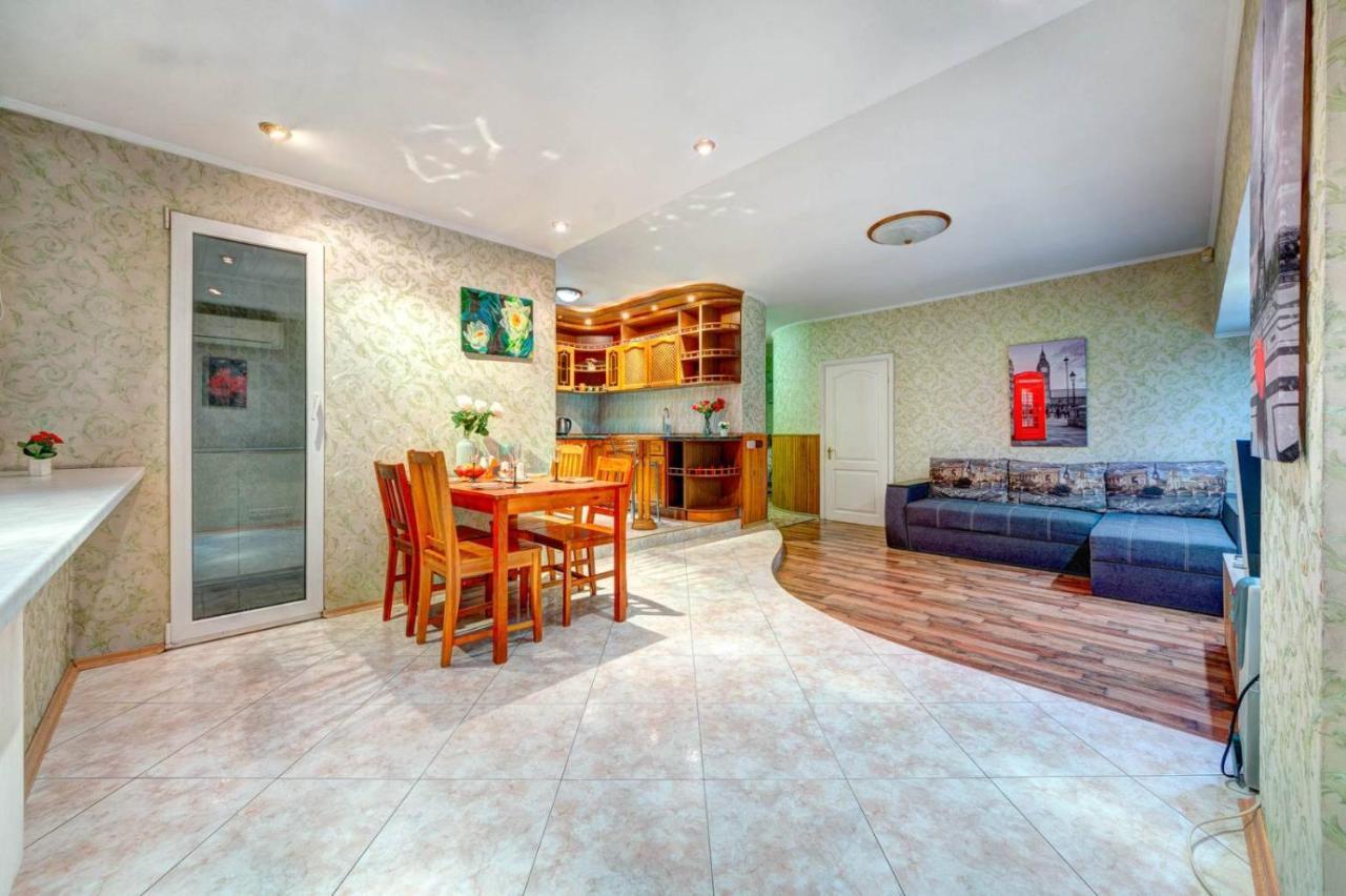 Apartments Of Bogdan Khmelnitsky Киев Екстериор снимка