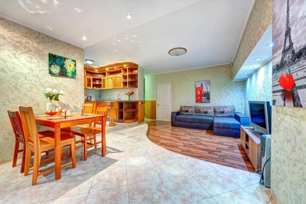 Apartments Of Bogdan Khmelnitsky Киев Екстериор снимка